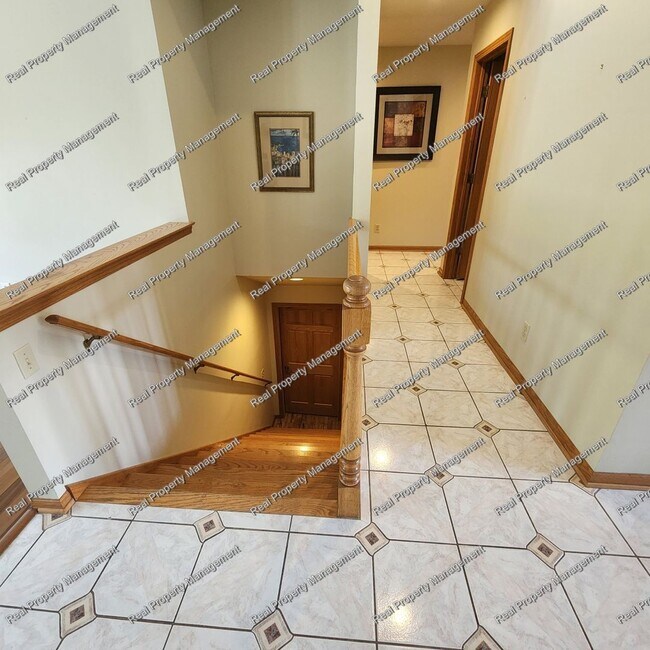 Building Photo - Gorgeous 4 Bedroom Ranch