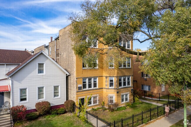 Building Photo - 4808-4812 N Paulina St