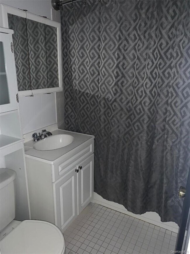 Building Photo - 12 Charles Ln