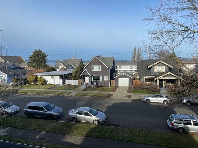 Building Photo - Nice Tacoma Duplex 2 Bed 1 Bath For Rent