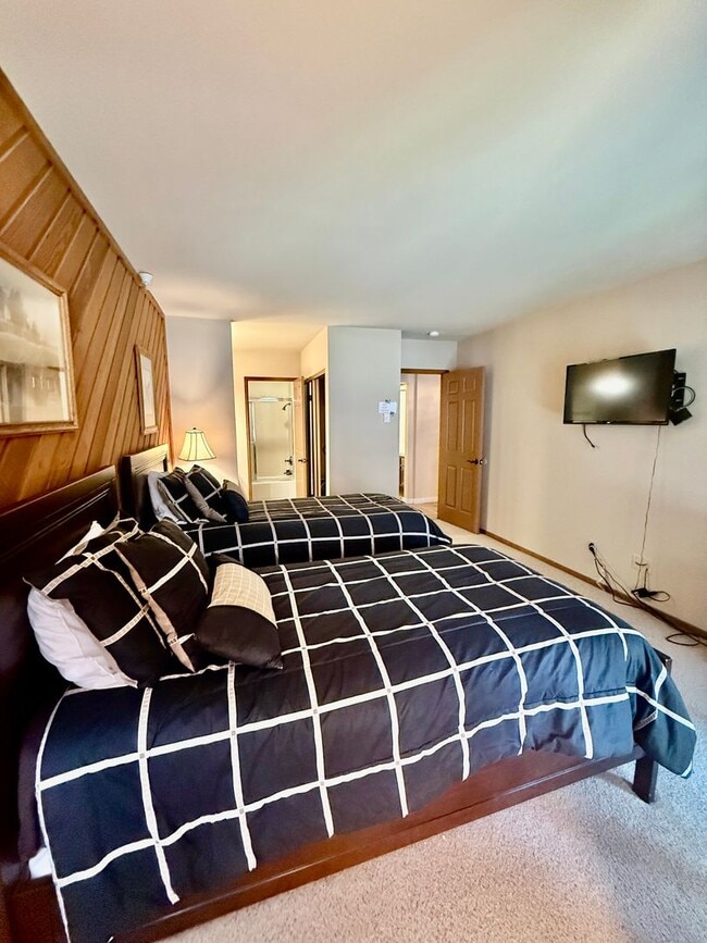 Building Photo - FOR RENT – Aspen Creek Condo in Mammoth Lakes