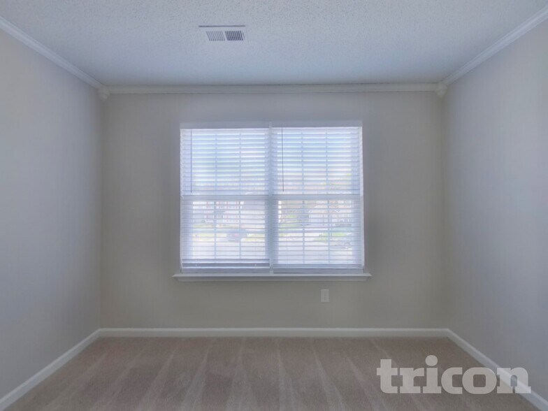 Building Photo - 3010 Thistlewood Cir