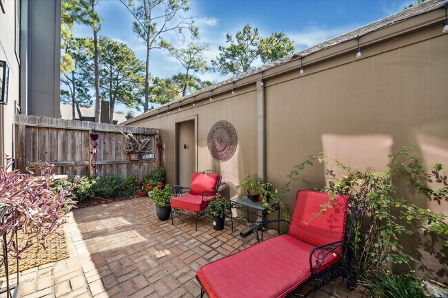 Building Photo - 701 Bering Dr