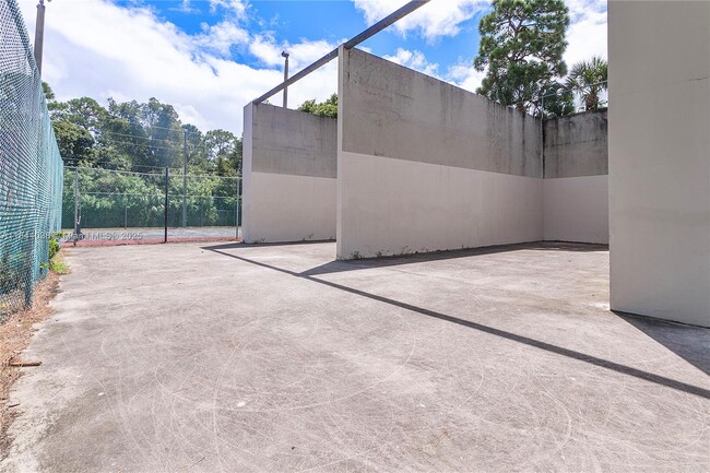 Building Photo - 2828 Stoneway Ln