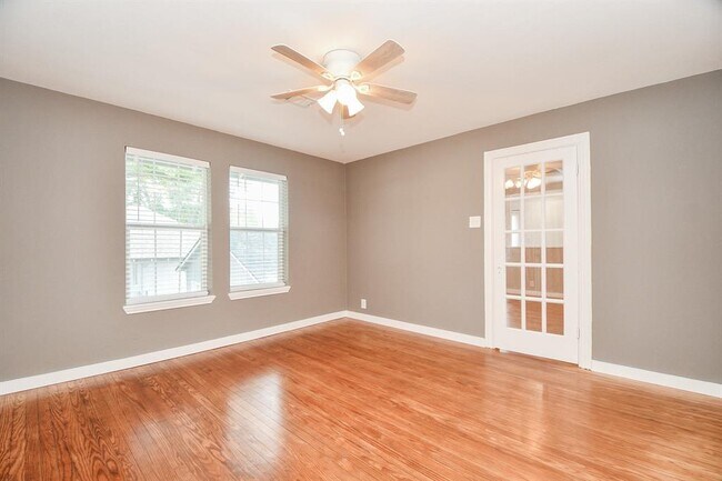 Building Photo - 1525 Studewood St