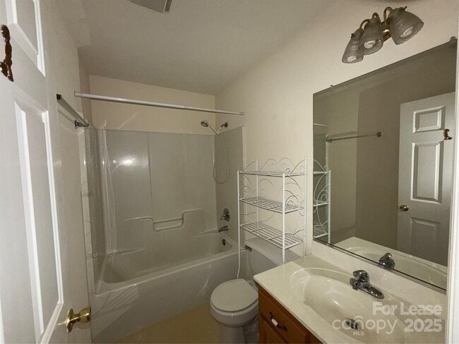 Building Photo - 401 Miller Farm Rd