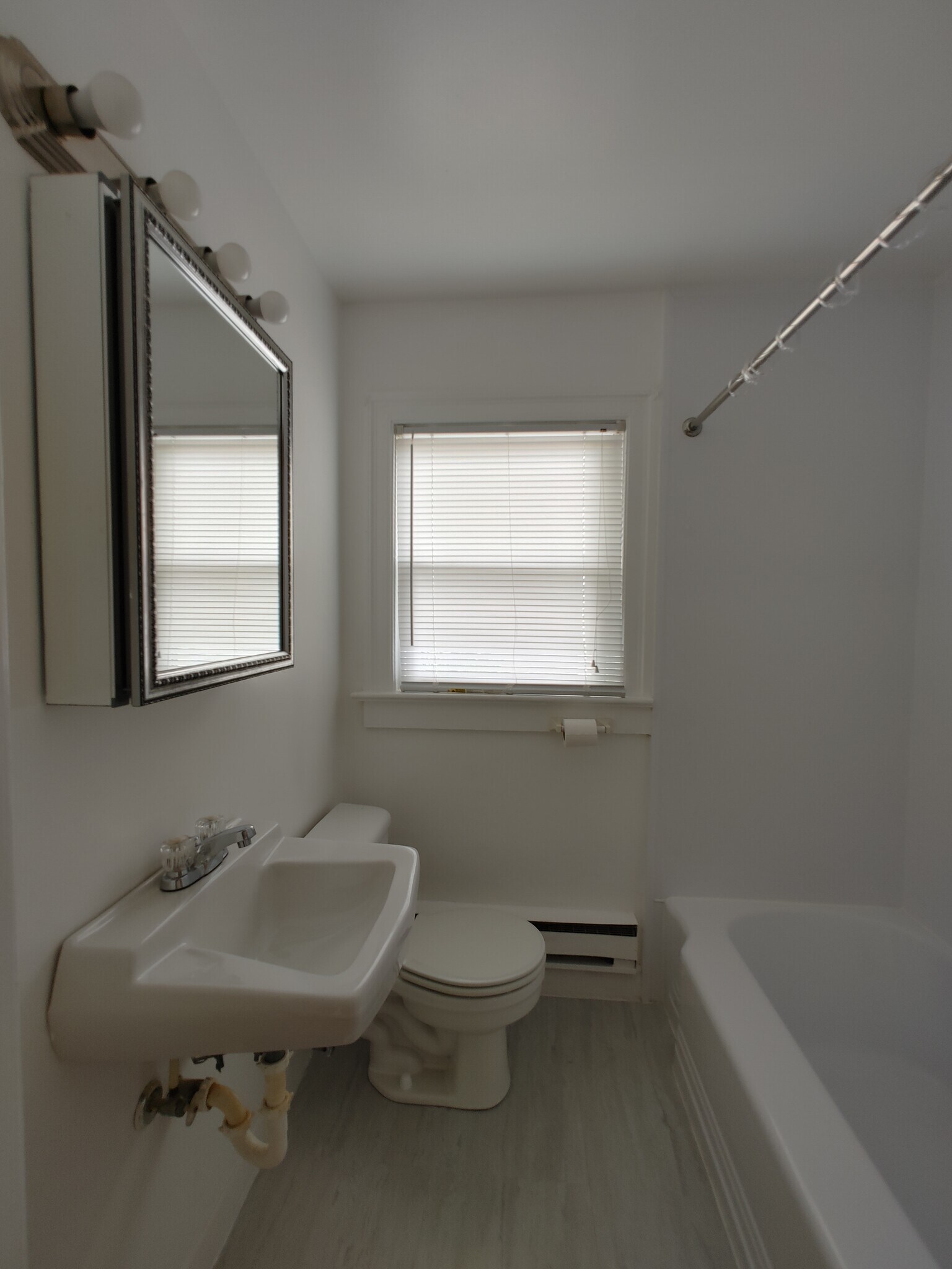 Building Photo - 3837 Beach Ave