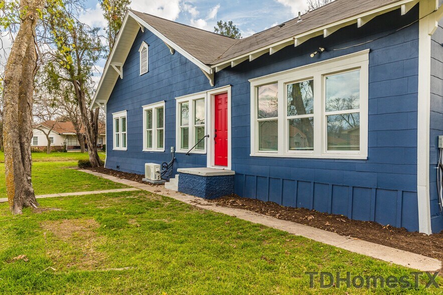 Building Photo - 1102 S 11th St