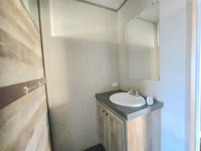 Building Photo - 219 Zinn Dr