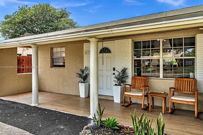 Primary Photo - 4633 SW 28th Ave