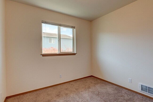 Building Photo - 1245-1431 NW Falls Creek Lp