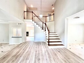 Building Photo - 15 Outervale Pl