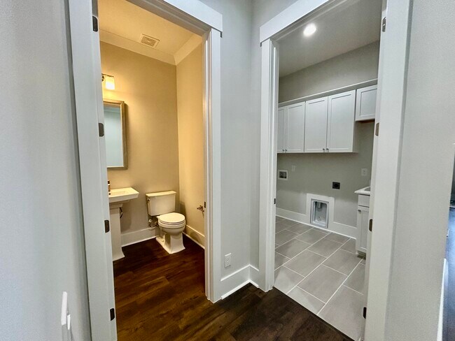 Building Photo - 1214 Laurel Oak Ave