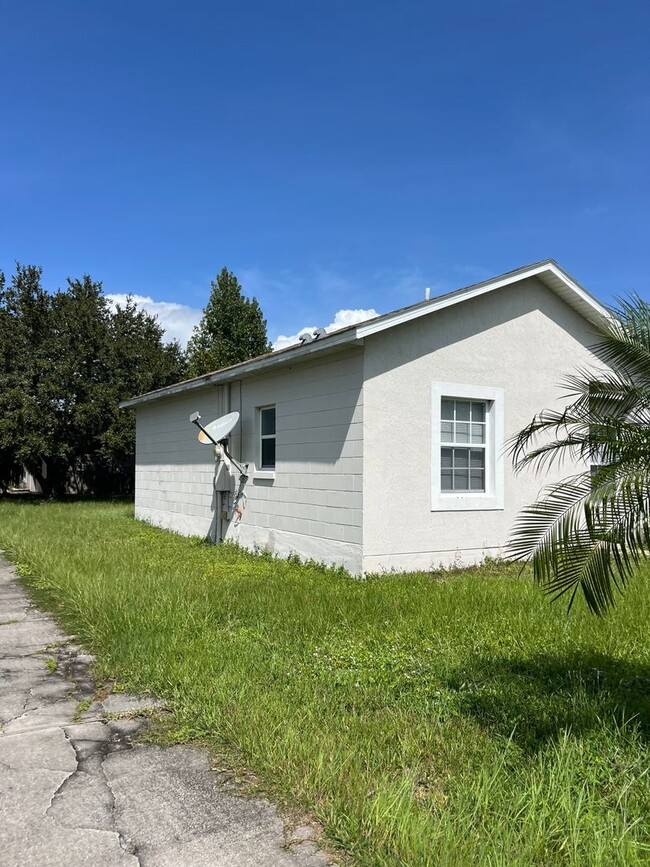 Building Photo - 4-bedroom 2 bath spacious home