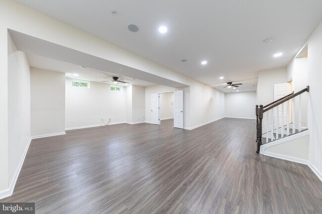 Building Photo - 7640 Knotting Hl Ln