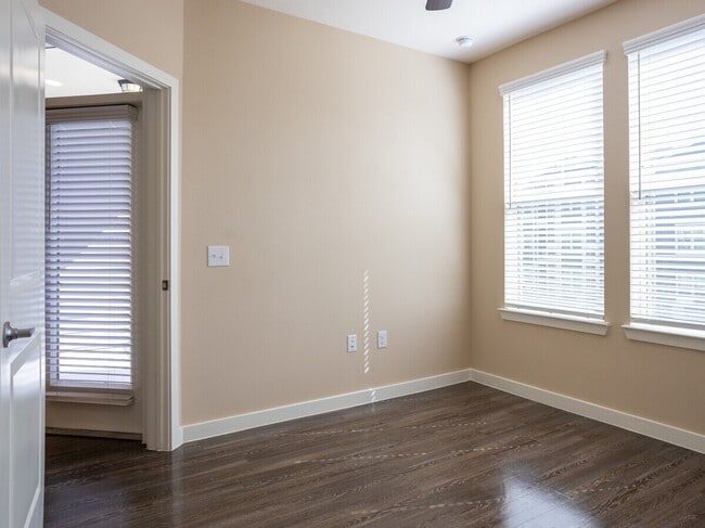 Building Photo - Save Big—Call Now! Get $500 Off Your Rent!