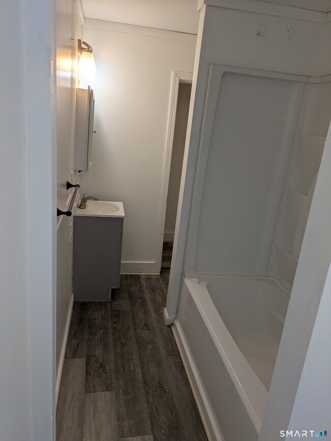 Building Photo - 71 E Pearl St