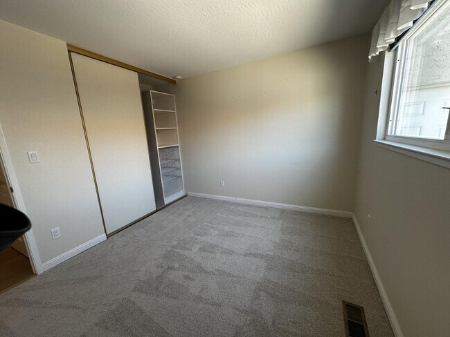 Building Photo - 2035 Dorsch Rd