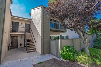 Building Photo - Fully Remodeled 2 Bedroom Condo for Rent in Valencia!