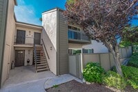 Building Photo - Fully Remodeled 2 Bedroom Condo for Rent in Valencia!