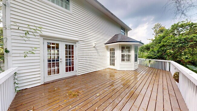 Building Photo - 1142 Westwood Dr