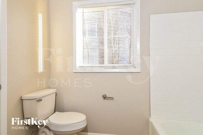 Building Photo - 4113 Oak Hollow Dr