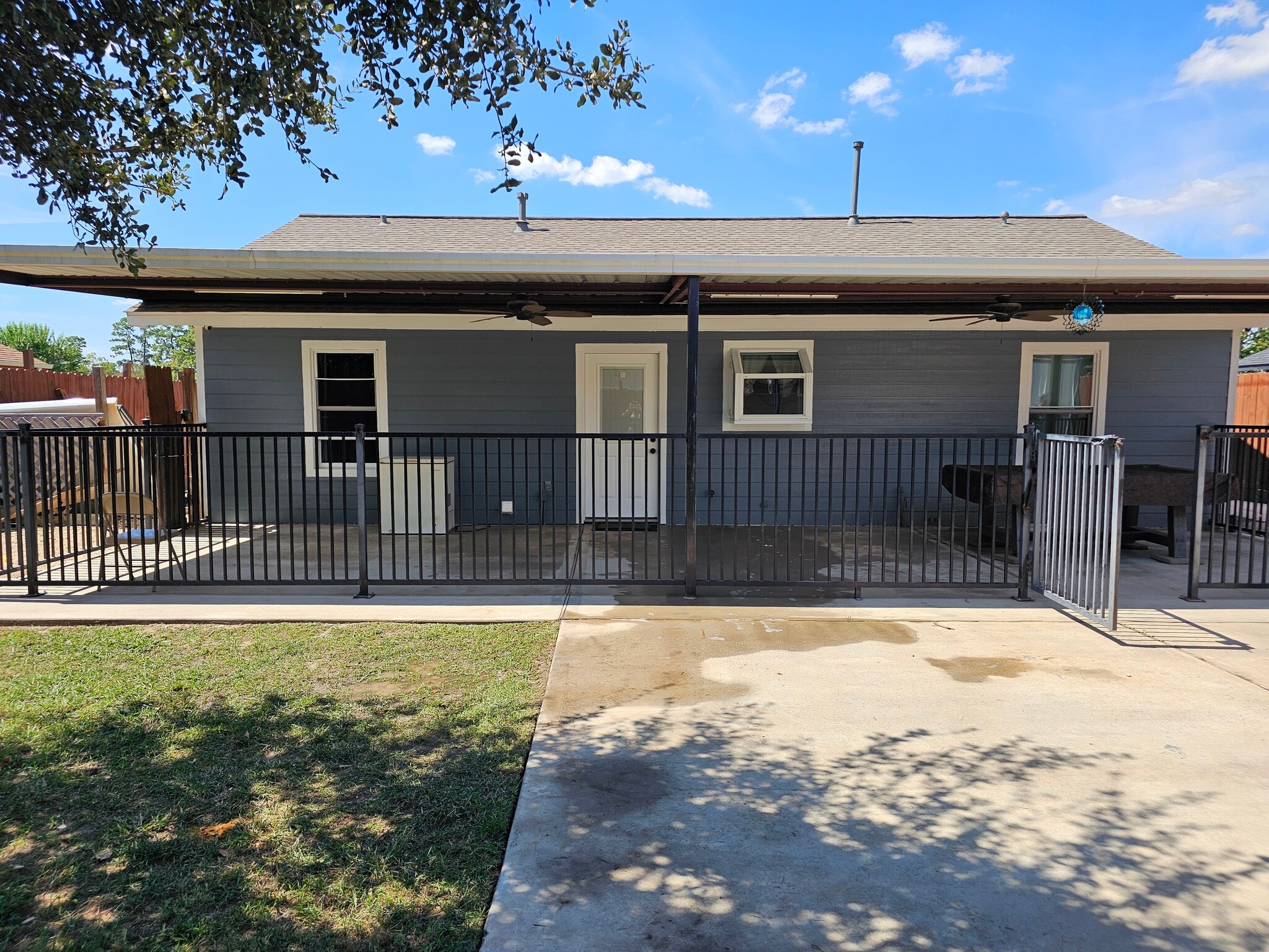 Building Photo - 9810 Thorn St