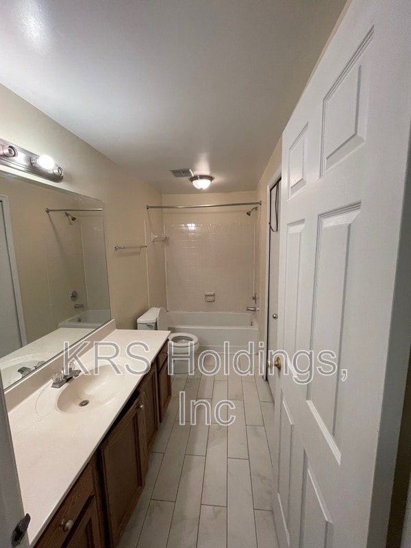 Building Photo - 5203 Glen Meadow Dr