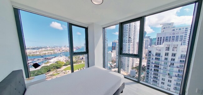 Building Photo - 330 NE 4th St