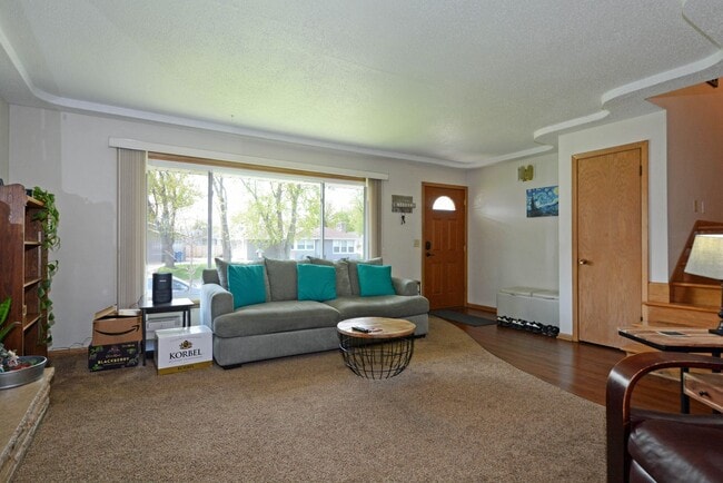 Building Photo - Charming 3 Bed, 1.5 Bath Home in Richfield – Private Yard, Garage & Prime Twin Cities Access