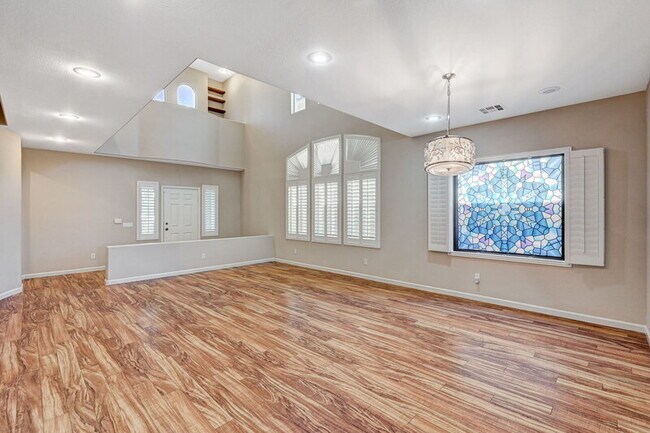 Building Photo - 10588 Isola Bella St