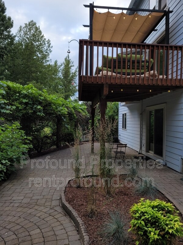 Building Photo - 7533 SW Applegate Dr