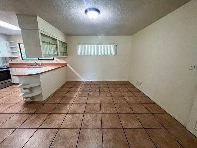 Building Photo - Pet Friendly 4BR/3BA Bedroom House - Available Mid-June!