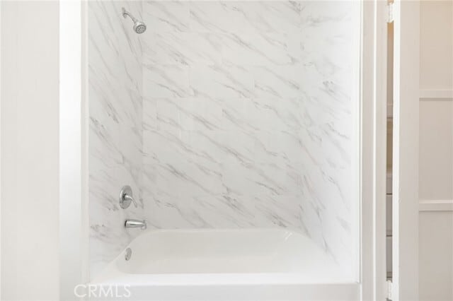 Building Photo - 1367 N Mentor Ave