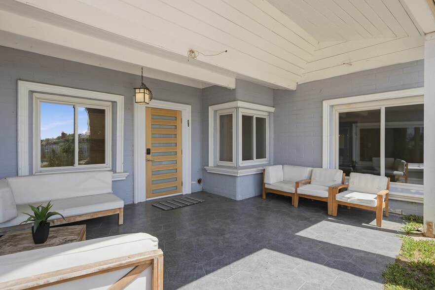 Building Photo - 8647 Corbin Ave