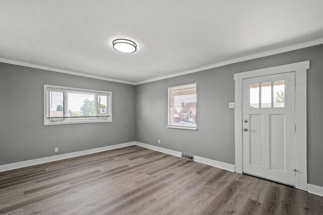 Building Photo - Gorgeous 2 bedroom home in West Mifflin available now!