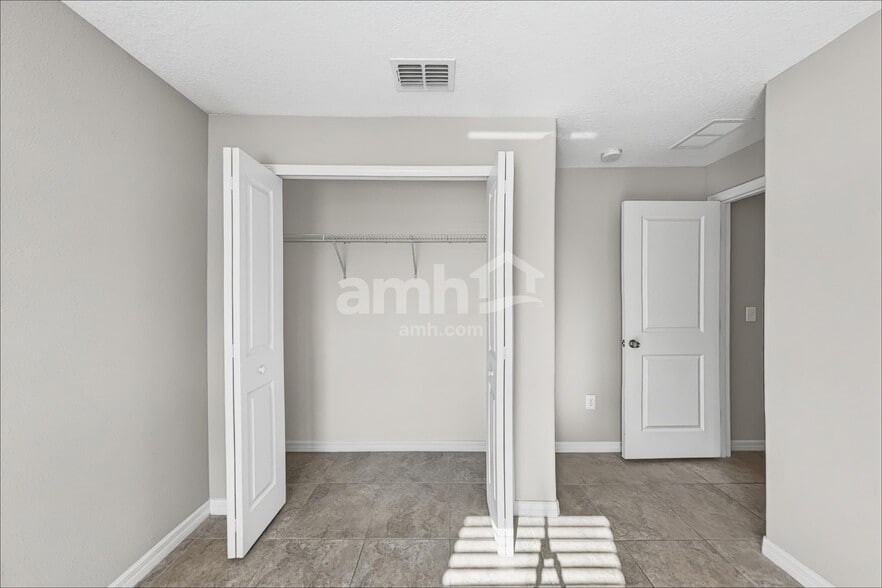Building Photo - 10132 Carloway Hills Dr