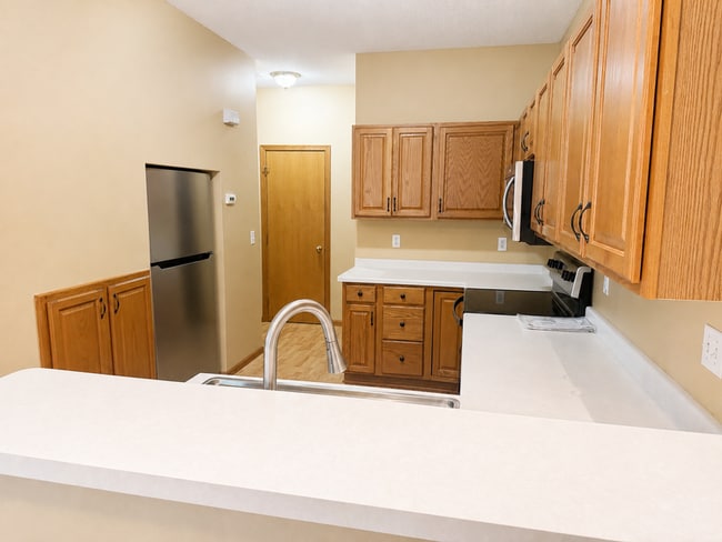 Building Photo - 13849 Hyacinth Dr