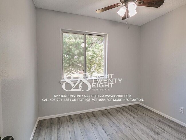 Building Photo - *AVAILABLE NOW!* Spacious 3 Bed/2.5 Bath Condo in East Norman!