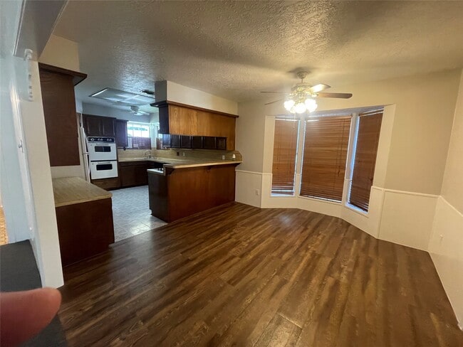 Building Photo - 302 Yorkshire Ct