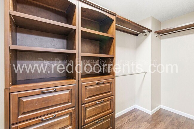 Building Photo - 603 Clear Creek Dr