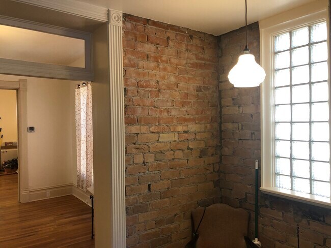 Building Photo - 214 N Canyon Rd