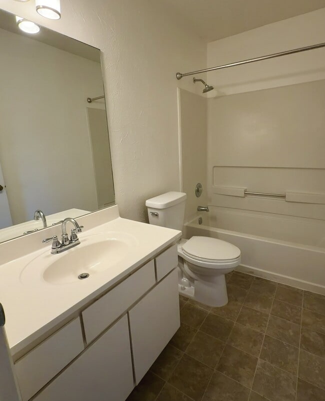 Building Photo - 105 Shoals Dr