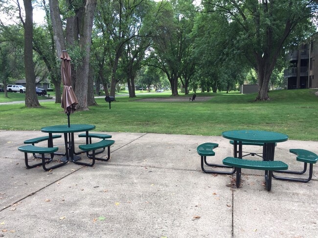 Building Photo - 2800 Hamline Ave N