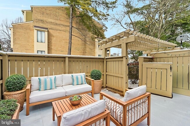 Building Photo - 8619 Welbeck Way