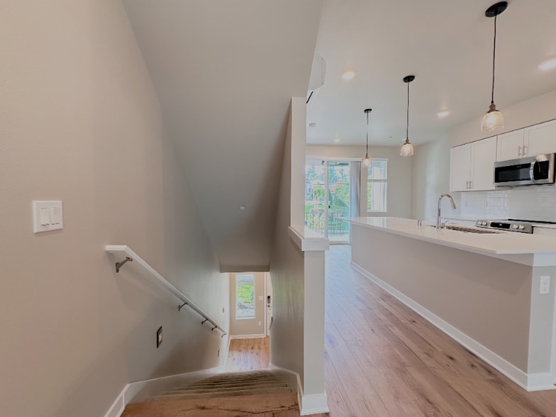 Building Photo - 15423 Admiralty Way