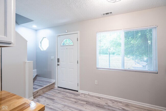 Building Photo - 1364 S Talbott St