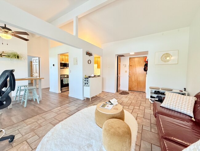 Building Photo - Beautiful One-Bedroom Condo near the Heart of Downtown SLC!