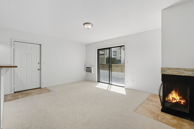 Building Photo - South Boulder 2-bedroom, 2-bath condo with...