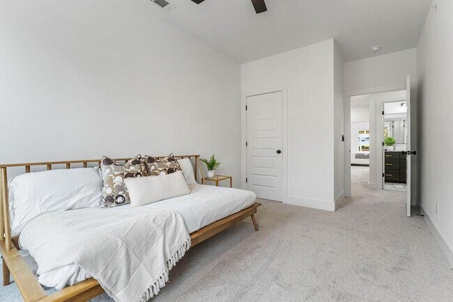 Building Photo - 4126 W Olive St